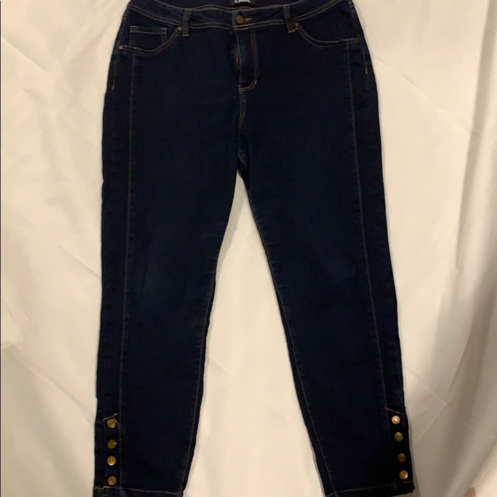 Dark blue crop jeans with ankle button detail
